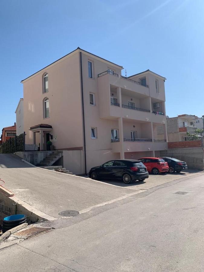 Studio Apartmant Leona With Parking Place Split Bagian luar foto