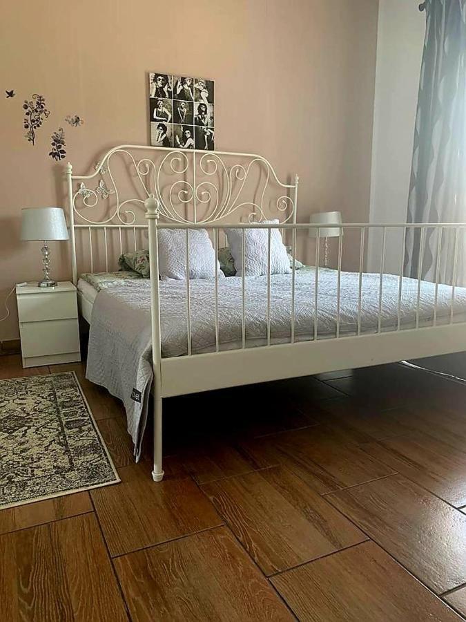 Studio Apartmant Leona With Parking Place Split Bagian luar foto