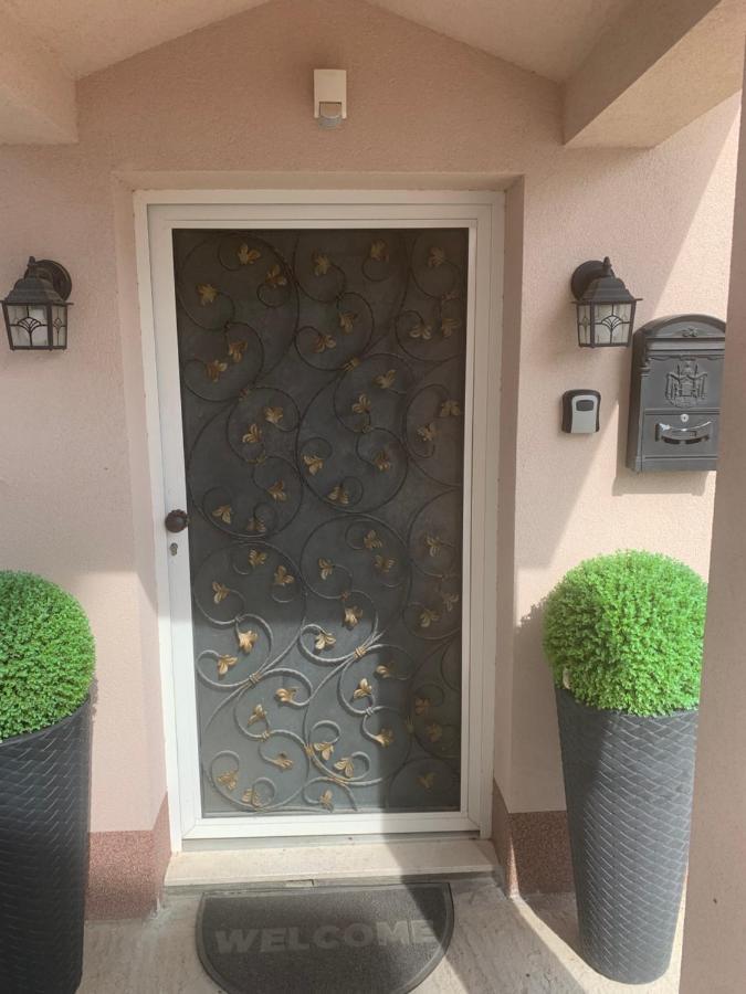 Studio Apartmant Leona With Parking Place Split Bagian luar foto